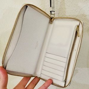 White coach wristlet- like new condition